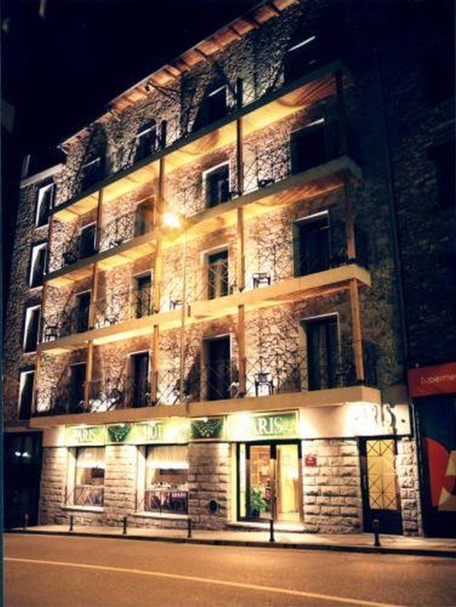 Отель Yomo Petit Paris Енкамп Экстерьер фото